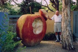 osborne-park-pottery-apple-uh.jpg